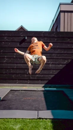 Avyna Pro-Line Flatground Trampoline - 305 X 225 Cm - Grijs -Sportuitrusting 1900 1069 flatground 305 225 sfeer 4