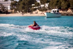 Jobe Rumble Funtube Hot Pink - 1 Persoons 6 Jobe Rumble Funtube Hot Pink - 1 Persoons -Sportuitrusting 230120003 actionshot 3 big resultaat