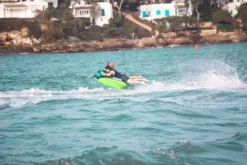 Jobe Revolve Funtube - 2 Persoons 11 Jobe Revolve Funtube - 2 Persoons -Sportuitrusting 230220001 actionshot 4 big resultaat