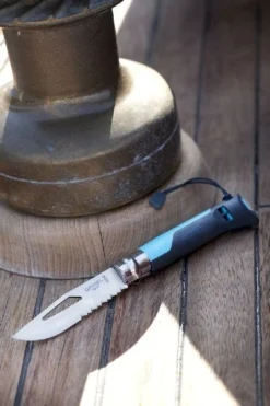 Opinel N°08 Outdoor Zakmes - Blauw -Sportuitrusting 3123840015762 opinel outdoor 8 blauw sfeer2 resultaat