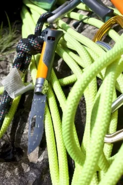 Opinel N°08 Outdoor Zakmes - Oranje -Sportuitrusting 3123840015779 opinel outdoor 8 oranje sfeer1 resultaat