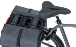 Basil Urban Dry Dubbele Fietstas - 50 Liter - Grijs 13 Basil Urban Dry Dubbele Fietstas - 50 Liter - Grijs -Sportuitrusting 900 1350 basil urban dry dubbele fietstas 50 liter charcoal 7