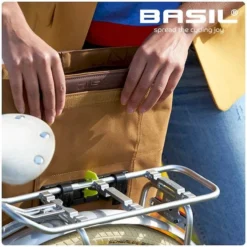Basil City Shopper Enkele Fietstas - 14-16 Liter - Camel Bruin -Sportuitrusting 900 900 basil city series 10 600x600