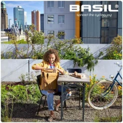 Basil City Shopper Enkele Fietstas - 14-16 Liter - Camel Bruin -Sportuitrusting 900 900 basil city series 7 600x600