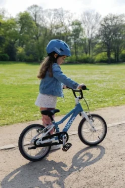 Abus Smiley 3.0 Kinderfietshelm - Roze 24 Abus Smiley 3.0 Kinderfietshelm - Roze -Sportuitrusting abus fietshelm 3